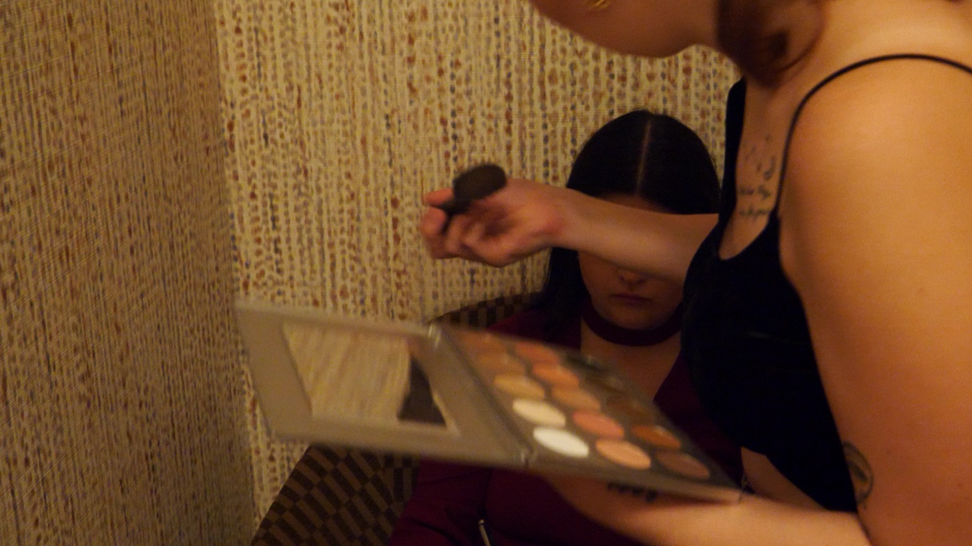 Backstage trucco su un set DAM