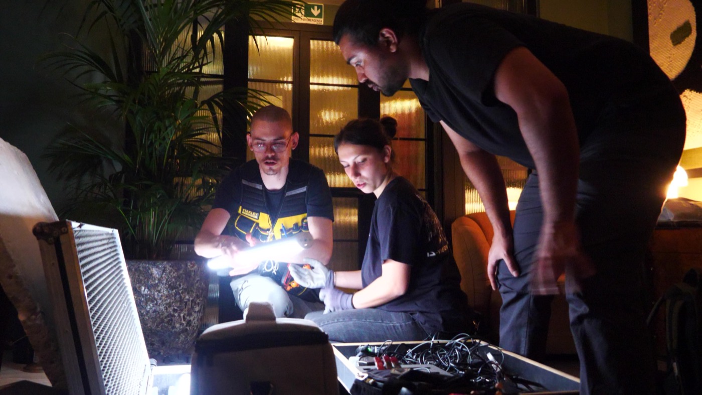Studenti DAM preparano luci e set cinematografico