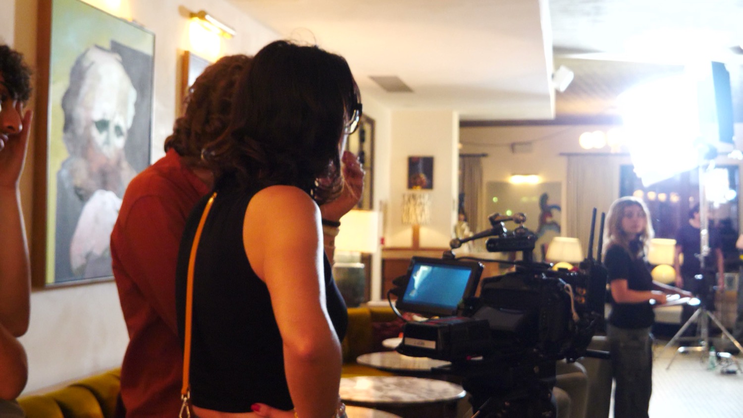 Backstage delle riprese su un set DAM