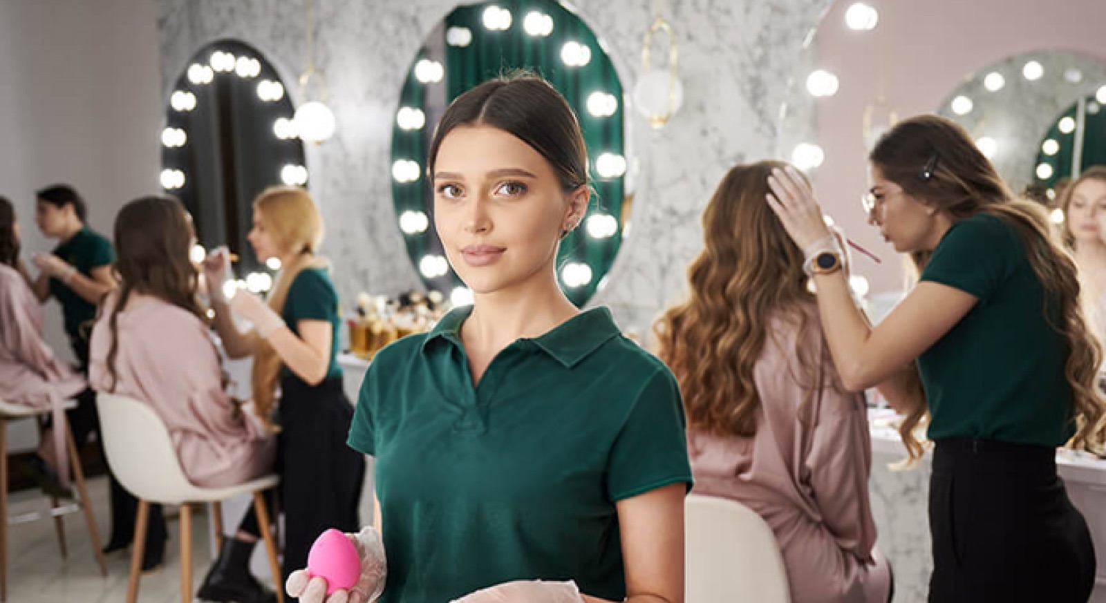 Aula make-up DAM con postazioni illuminate